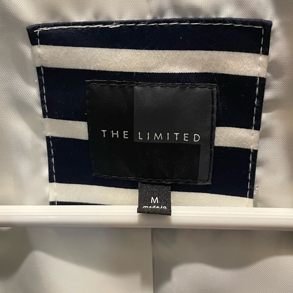 Black and white striped coat | Size Medium - Picture 2 of 2